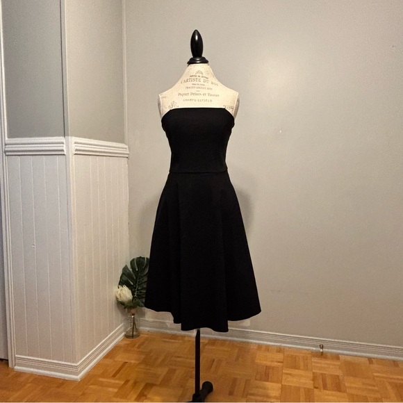 Elegant Black Strapless Dress - Picture 3 of 16